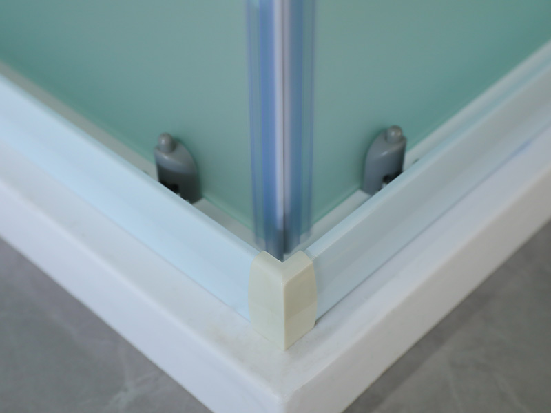 Imfhálú Cith Sleamhnáin SQ, Gloine Tempered Matt Le Priontáil, Próifíl Alúmanam Bán, Láimhseáil Poill Dúbailte, Le Tráidire Imfhálú Cith Sleamhnáin SQ, Gloine Tempered Matt Le Priontáil, Próifíl Alúmanam Bán, Láimhseáil Poill Dúbailte, Le Tráidire