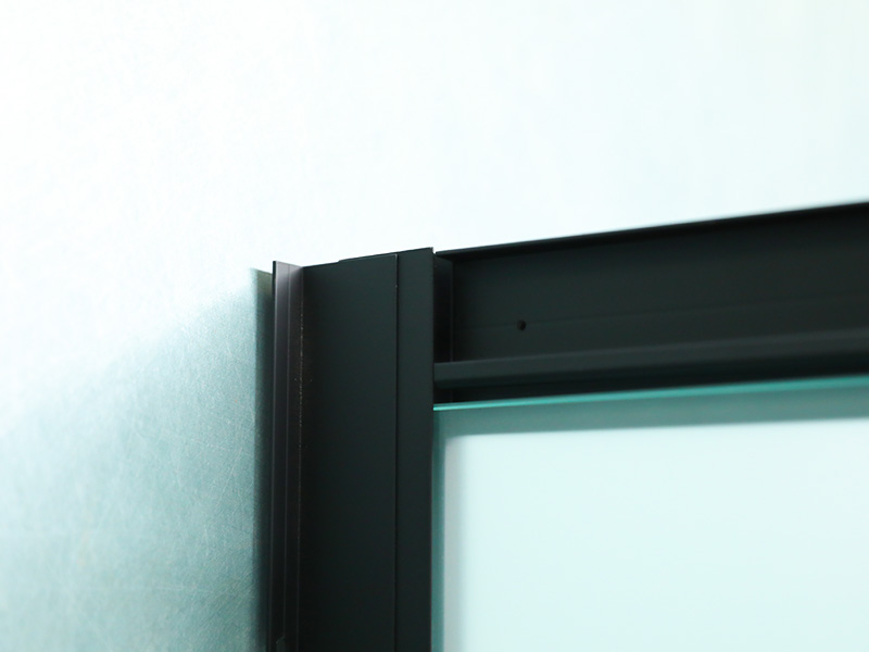 Imfhálú Cith Sleamhnáin SQ, Gloine Neamhlonrach Tempered Le Priontáil, Próifíl Alúmanam Dubh, Láimhseáil Poill Dúbailte, Le Tráidire Imfhálú Cith Sleamhnáin SQ, Gloine Neamhlonrach Tempered Le Priontáil, Próifíl Alúmanam Dubh, Láimhseáil Poill Dúbailte, Le Tráidire