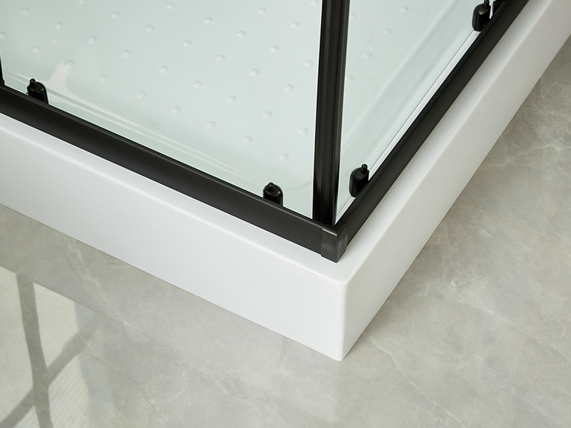 Imfhálú Cith Sleamhnáin SQ, Gloine Tempered Clear, Próifíl Alúmanam Dubh, Láimhseáil Poill Dúbailte, Le Tráidire Imfhálú Cith Sleamhnáin SQ, Gloine Tempered Clear, Próifíl Alúmanam Dubh, Láimhseáil Poill Dúbailte, Le Tráidire