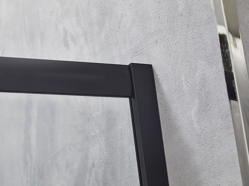 Imfhálú Cith Sleamhnáin SE, Gloine Tempered Clear, Próifíl Alúmanam Dubh, Láimhseáil Poill Dúbailte, Gan Tráidire Imfhálú Cith Sleamhnáin SE, Gloine Tempered Clear, Próifíl Alúmanam Dubh, Láimhseáil Poill Dúbailte, Gan Tráidire